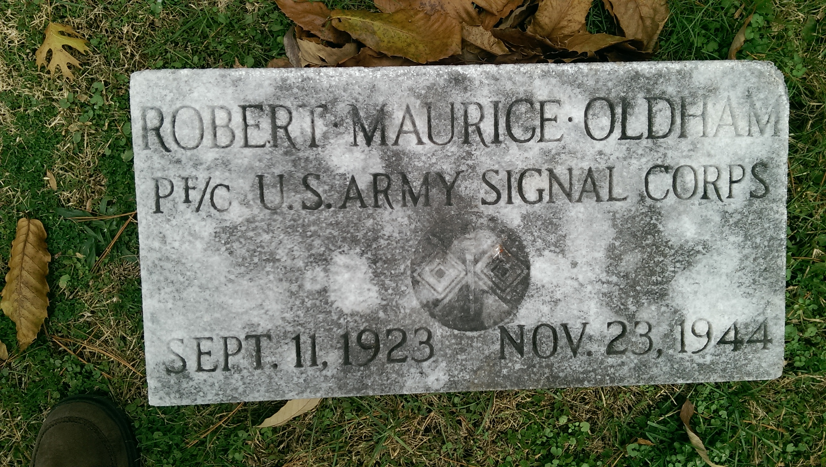 Robert Maurice Oldham Grave Marker
